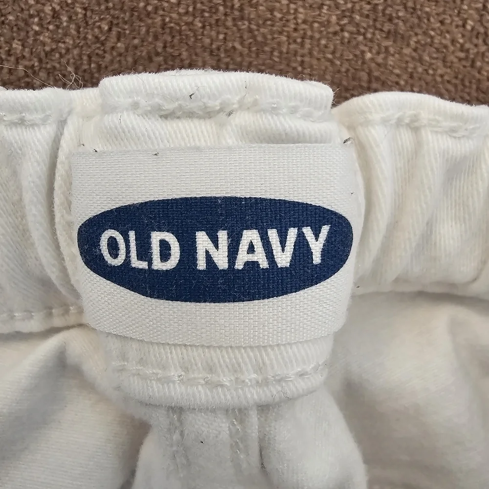 6/$20 Old Navy White Jean Shorts Size 10